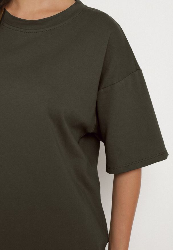 Born2be - Ciemnozielony Bawełniany Komplet Bluzka z Rozcięciami po Bokach Szerokie Spodnie z Gumką w Pasie Undrea. Kolor: zielony. Materiał: bawełna