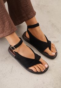 Born2be - Czarne Sandały Japonki z Imitacji Zamszu z Paskiem na Duży Palec Onisira. Okazja: na co dzień. Zapięcie: pasek. Kolor: czarny. Materiał: zamsz. Sezon: lato. Styl: boho, klasyczny, casual #9