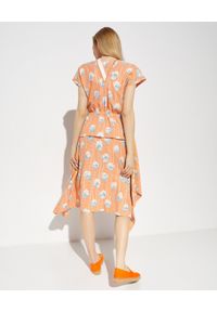 Kenzo - KENZO - Pomarańczowa sukienka w kwiaty. Kolor: pomarańczowy. Materiał: materiał. Wzór: kwiaty. Typ sukienki: asymetryczne. Długość: midi #2
