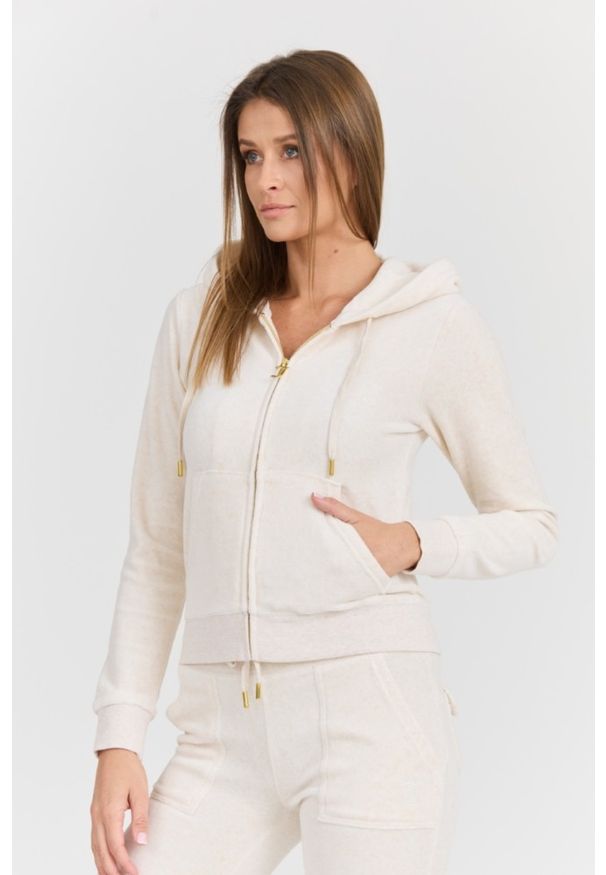 Juicy Couture - JUICY COUTURE Beżowa damska bluza Robertson Gold. Okazja: na co dzień. Typ kołnierza: kaptur. Kolor: beżowy. Materiał: bawełna, materiał, poliester. Długość rękawa: długi rękaw. Długość: długie. Styl: elegancki, casual