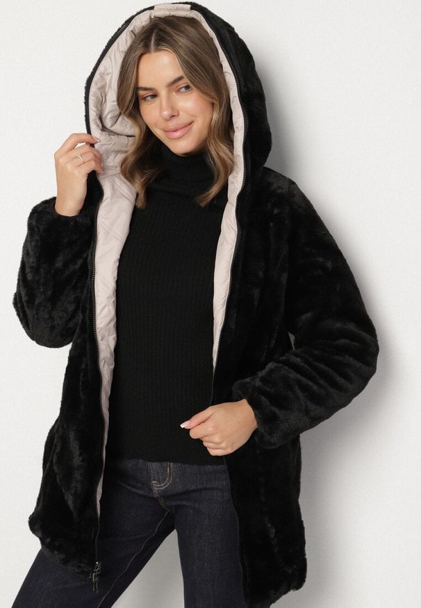 Born2be - Beżowa Pikowana Kurtka Dwustronna z Kapturem i Futerkiem Rinaresa. Okazja: na co dzień. Typ kołnierza: kaptur. Kolor: beżowy. Materiał: futro. Styl: casual, elegancki