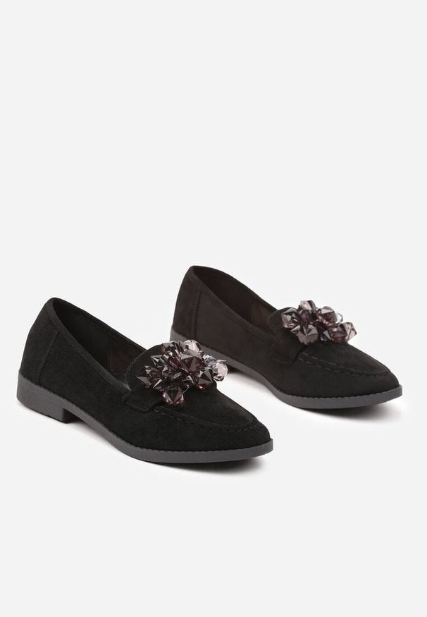 Renee - Czarne Wsuwane Mokasyny z Ozdobnymi Kamieniami Falisse. Okazja: na co dzień. Zapięcie: bez zapięcia. Kolor: czarny. Materiał: jeans. Obcas: na obcasie. Styl: klasyczny, elegancki, casual. Wysokość obcasa: niski