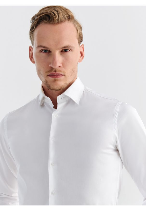 Pako Lorente - PAKO LORENTE – Koszula męska P000B-1X-002-B-S. Typ kołnierza: kołnierzyk klasyczny. Materiał: bawełna, elastan. Długość rękawa: długi rękaw. Długość: długie. Wzór: gładki. Styl: klasyczny, elegancki