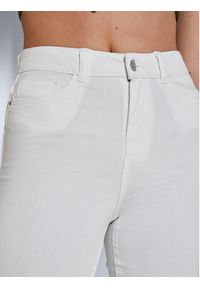 Noisy may - Noisy May Jeansy Sallie 27019305 Biały Slim Fit. Kolor: biały #8