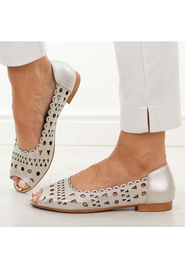 Złote skórzane sandały damskie M.Daszyński Ol28-2. Okazja: na spacer, na co dzień. Kolor: złoty. Materiał: skóra. Sezon: wiosna, lato. Styl: casual, elegancki, klasyczny