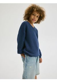 Reserved - Melanżowy sweter - granatowy. Kolor: niebieski. Materiał: bawełna, dzianina. Wzór: melanż. Styl: klasyczny