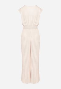 Born2be - Beżowy Kombinezon o Kopertowym Kroju z Plisami i Paskiem w Talii Salivania. Okazja: na ślub cywilny, na imprezę, na wesele, na studniówkę. Kolor: beżowy. Styl: klasyczny, elegancki #7