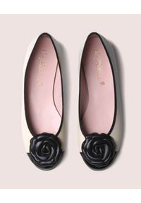 PRETTY BALLERINAS - Baleriny z różą Rosario. Nosek buta: okrągły. Kolor: beżowy. Materiał: guma. Wzór: kwiaty. Styl: wizytowy, elegancki #3
