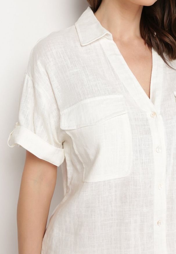 Born2be - Biała Koszula Bawełniana z Lnem Zapinana na Guziki Surveni. Kolor: biały. Materiał: bawełna, len. Styl: klasyczny