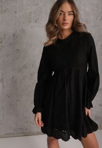 Renee - Czarna Rustykalna Sukienka z Bawełną Zdobiona Haftem i Ażurowymi Wycięciami Winlith. Okazja: na co dzień. Kolor: czarny. Materiał: bawełna. Wzór: ażurowy, haft, aplikacja. Styl: casual, klasyczny #1