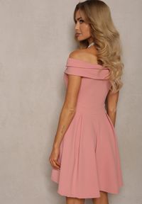 Renee - Różowa Rozkloszowana Sukienka z Dekoltem w Łódkę Cerania. Okazja: na imprezę. Kolor: różowy. Styl: elegancki #4