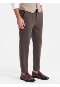 Ombre Clothing - Spodnie męskie chino z gumką w pasie SLIM FIT - czekoladowe V2 OM-PACP-0158 - XXL. Okazja: na co dzień. Kolor: brązowy. Materiał: poliester, elastan, wiskoza. Styl: casual #5