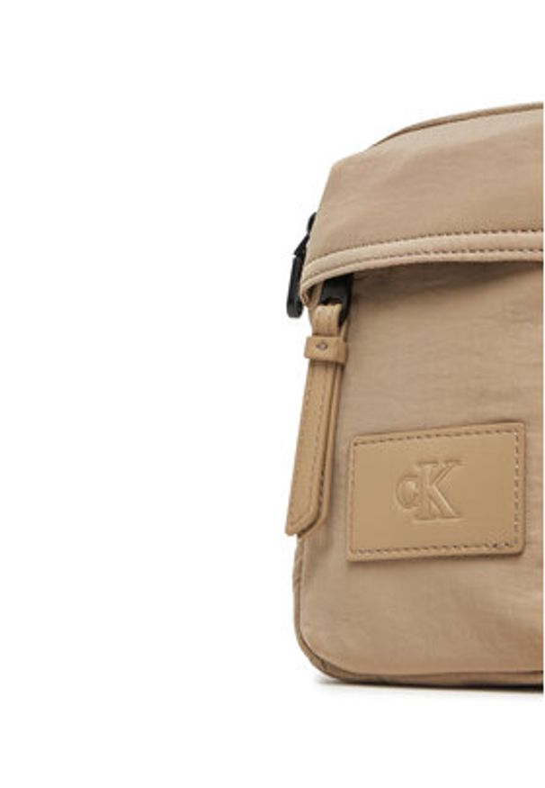 Calvin Klein Jeans Saszetka Metro Nylon Reporter S Ny LV04G3089G Beżowy. Kolor: beżowy. Materiał: materiał