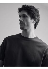 Reserved - Bawełniany t-shirt boxy - ciemnozielony. Kolor: zielony. Materiał: bawełna #1