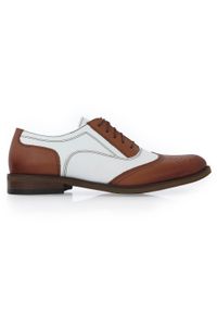 Modini - Brązowo-białe obuwie męskie - spektatory, caponki T168. Kolor: biały, brązowy, wielokolorowy. Materiał: skóra. Styl: klasyczny, wizytowy #1
