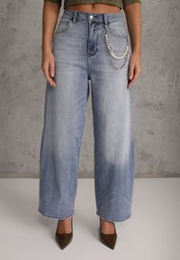 Renee - Niebieskie Szerokie Jeansy High Waist z Łańcuchem Kassania. Stan: podwyższony. Kolor: niebieski. Wzór: aplikacja #5