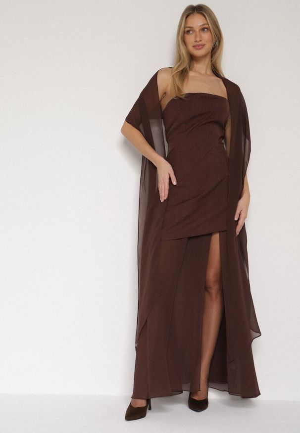 Born2be - Brązowa Koktajlowa Sukienka z Odkrytymi Ramionami i Dodatkowym Szalem Krynaya. Okazja: na imprezę. Kolor: brązowy. Długość rękawa: na ramiączkach. Typ sukienki: z odkrytymi ramionami. Styl: wizytowy