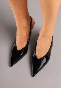 Renee - Czarne Lakierowane Sandały na Szpilce Typu Slingback Addoxie. Okazja: na co dzień, na spacer. Kolor: czarny. Materiał: lakier. Obcas: na szpilce. Styl: elegancki, casual. Wysokość obcasa: średni #5