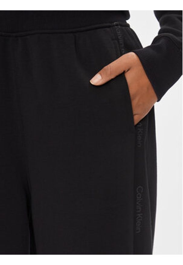 Calvin Klein Performance Spodnie dresowe 00GWS4P656 Czarny Relaxed Fit. Kolor: czarny. Materiał: syntetyk