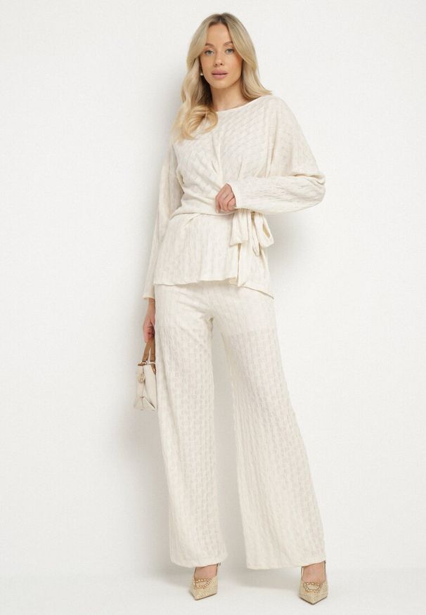 Born2be - Beżowy Komplet Szerokie Spodnie i Bluzka z Ozdobnym Wiązaniem Cilinne. Kolor: beżowy. Materiał: materiał