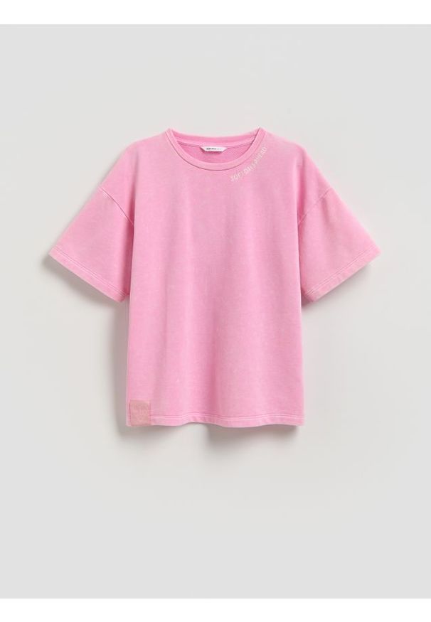 Reserved - T-shirt z efektem sprania - fioletowy. Kolor: fioletowy. Materiał: dzianina, bawełna