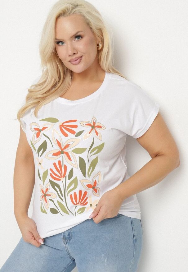 Born2be - Biały Bawełniany T-shirt z Nadrukiem z Kwiatami Setalisa. Okazja: na co dzień. Kolekcja: plus size. Kolor: biały. Materiał: bawełna. Wzór: kwiaty, nadruk. Styl: klasyczny, casual, elegancki