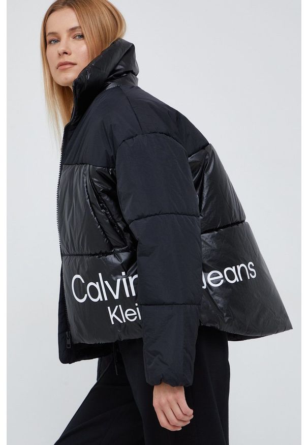 Calvin Klein Jeans kurtka J20J219010.9BYY damska kolor czarny zimowa. Kolor: czarny. Materiał: włókno. Długość: długie. Sezon: zima