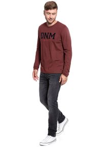 Mustang - LONGSLEEVE MUSTANG Adrian C Print ANDORRA 1008555 3232. Kolor: czerwony. Długość rękawa: długi rękaw. Długość: długie. Wzór: nadruk #7