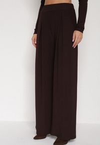 Born2be - Brązowy Elegancki Komplet Szerokie Spodnie i Bluzka z Usztywnianymi Ramionami Sewesta. Kolor: brązowy #3