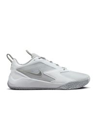 Buty halowe Nike Air Zoom Hyperace 3. Kolor: biały. Materiał: syntetyk, materiał. Szerokość cholewki: normalna. Model: Nike Zoom. Sport: turystyka piesza, siatkówka