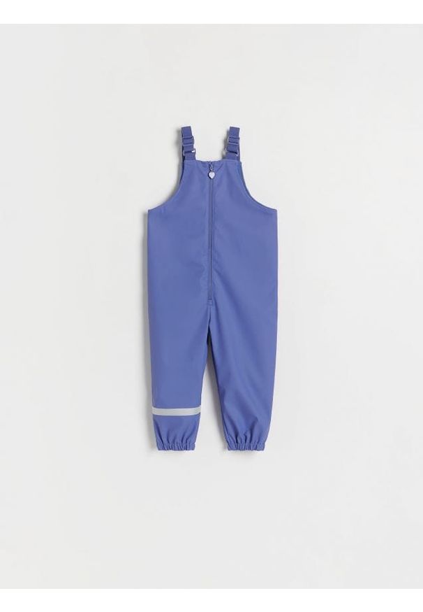 Reserved - Gumowane spodnie na szelkach - granatowy. Kolor: niebieski. Materiał: materiał. Wzór: gładki