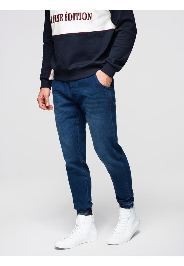Ombre Clothing - Męskie spodnie jeansowe joggery ze ściagaczem w pasie - ciemnoniebieskie V3 - Rozmiar: XXL. Okazja: na co dzień. Kolor: niebieski. Materiał: jeans. Wzór: aplikacja. Styl: casual, retro