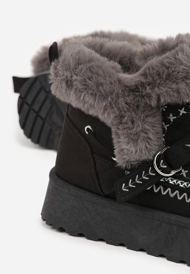 Renee - Czarne Śniegowce na Platformie z Futerkiem i Haftowanym Wzorem Celatusa. Okazja: na co dzień. Kolor: czarny. Materiał: futro. Wzór: haft. Sezon: zima. Obcas: na platformie. Styl: casual
