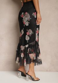 Renee - Czarna Dopasowana Spódnica z Ozdobną Falbaną Efravaria. Okazja: na co dzień, na spotkanie biznesowe. Kolor: czarny. Styl: biznesowy, elegancki, casual #3