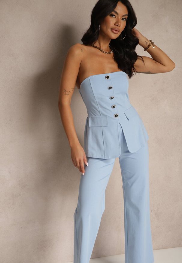 Renee - Niebieski Komplet Top Bandeau Zdobiony Guzikami i Spodnie o Szerokim Kroju Palarienna. Kolor: niebieski. Wzór: aplikacja