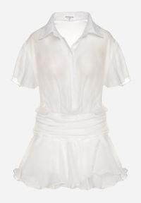 Born2be - Biała Koszulowa Sukienka z Krótkim Rękawem i Falbankami Miradira. Okazja: na co dzień. Typ kołnierza: kołnierz z falbankami. Kolor: biały. Długość rękawa: krótki rękaw. Wzór: aplikacja. Typ sukienki: koszulowe. Styl: klasyczny, casual, elegancki #6