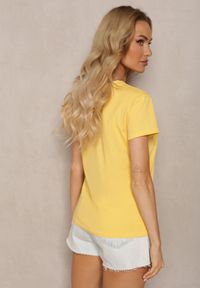 Renee - Żółty T-shirt z Bawełny Ozdobiony Nadrukiem Tiimarie. Okazja: na co dzień. Kolor: żółty. Materiał: bawełna. Wzór: aplikacja, nadruk. Styl: casual, klasyczny, elegancki