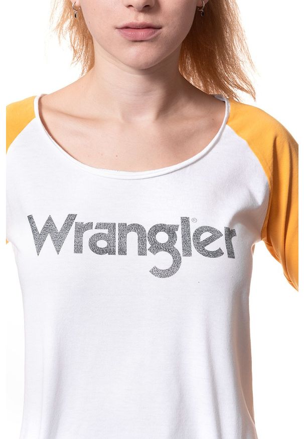 Wrangler - WRANGLER T SHIRT DAMSKI RAGLAN CROP LS TEE WHITE W718CF912 112130920. Długość rękawa: raglanowy rękaw. Wzór: nadruk