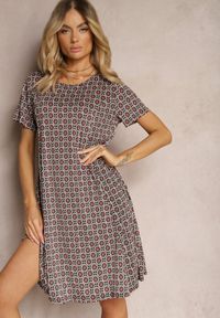 Renee - Czarno-Bordowa Rozkloszowana Sukienka w Ornamentalny Wzór z Wiskozy Oflia. Kolor: czarny. Materiał: wiskoza. Sezon: lato