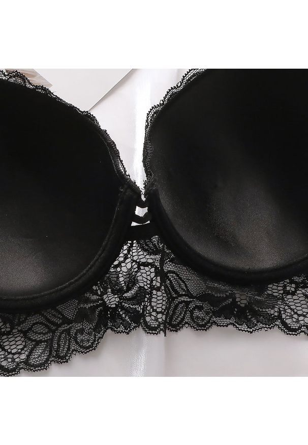 Intica - Biustonosz push-up koronkowy podkreślający dekolt Marielene. Kolor: czarny. Materiał: koronka. Rodzaj stanika: push-up. Wzór: koronka