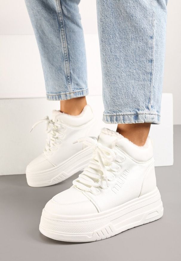 Born2be - Białe Sneakersy na Platformie Ocieplane Futrem Leanelitia. Okazja: na co dzień. Kolor: biały. Materiał: futro. Obcas: na platformie