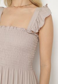 Born2be - Beżowa Rozkloszowana Bawełniana Sukienka na Ramiączkach z Gumkami i Falbanką Mevesta. Okazja: na spacer. Typ kołnierza: kołnierz z falbankami, dekolt kwadratowy. Kolor: beżowy. Materiał: bawełna. Długość rękawa: na ramiączkach #6