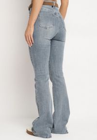 Born2be - Niebieskie Bawełniane Jeansy Typu Dzwony Tilassia. Okazja: na co dzień. Kolor: niebieski. Styl: casual #6