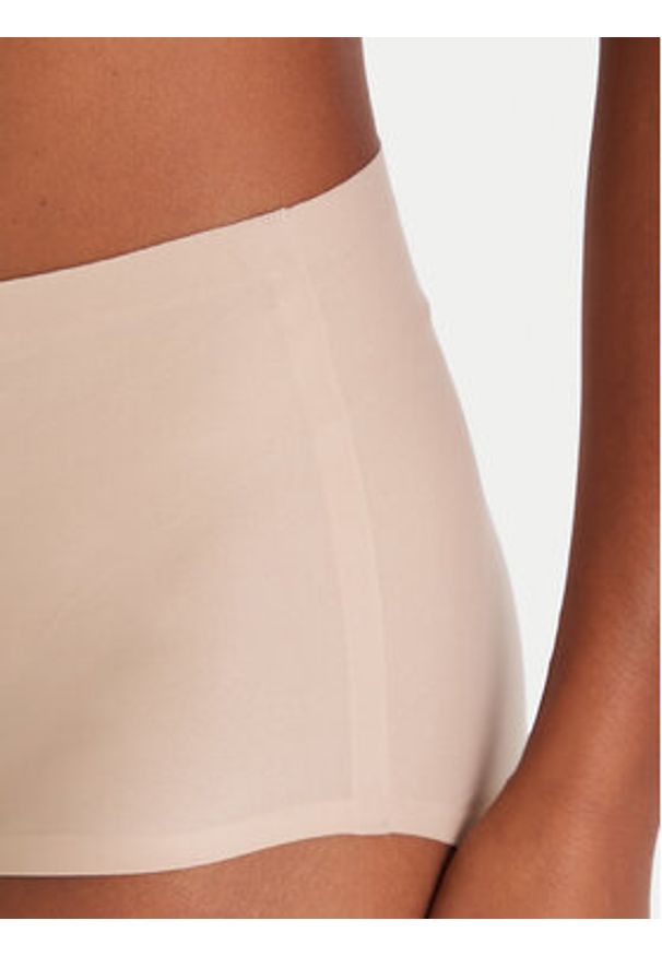 Chantelle Figi klasyczne z wysokim stanem Soft Stretch Plus Size C11370 Beżowy. Stan: podwyższony. Kolekcja: plus size. Kolor: beżowy. Materiał: syntetyk