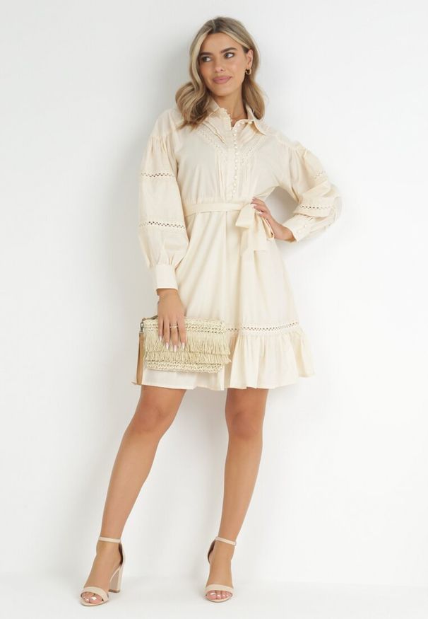 Born2be - Beżowa Koszulowa Sukienka z Bufiastym Rękawem i Ażurowymi Wstawkami Staples. Kolor: beżowy. Wzór: ażurowy. Typ sukienki: koszulowe. Styl: vintage