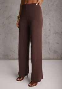 Renee - Brązowy Komplet z Dzianiny z Wiskozą Spodnie Wide Leg i Top z Guzikami Merice. Kolor: brązowy. Materiał: dzianina, wiskoza #4