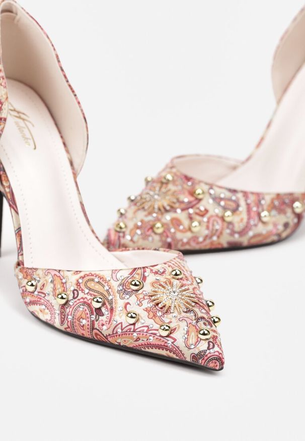 Renee - Różowe Szpilki z Noskiem w Szpic z Oryginalnym Wzorem z Cyrkoniami i Nitami Alfiratte. Kolor: różowy. Wzór: aplikacja. Obcas: na szpilce