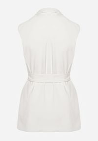 Renee - Biała Elegancka Kamizelka Stylizowana na Wiązaną Marynarkę Bez Rękawów Qirama. Okazja: na co dzień. Kolor: biały. Długość rękawa: bez rękawów. Sezon: wiosna, lato. Styl: elegancki #5