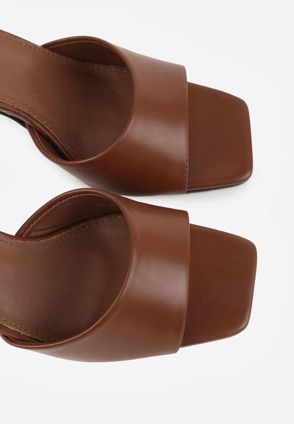 Born2be - Brązowe Klapki na Szpilce z Kwadratowym Noskiem Mellota. Okazja: na co dzień. Kolor: brązowy. Obcas: na szpilce. Styl: casual, elegancki