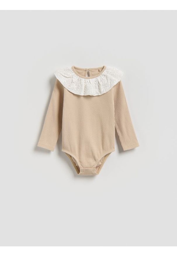 Reserved - Body z kołnierzykiem - beżowy. Kolor: beżowy. Materiał: dzianina, bawełna